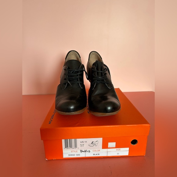 Miz Mooz size 11 black leather cut out bootie - Picture 2 of 3